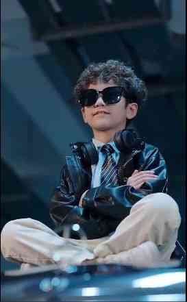 《五年后她带三宝回国飒疯了》全集免费高清短剧无广告在线播放|短剧·中国大陆·2024  第1张