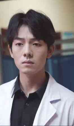 《都市小狂医》全集免费高清短剧无广告在线播放|短剧·中国大陆·2024  第1张