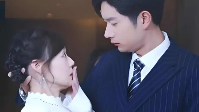 《惊闪婚老婆竟是超级大佬》全集免费高清短剧无广告在线播放|短剧·中国大陆·2023  第1张